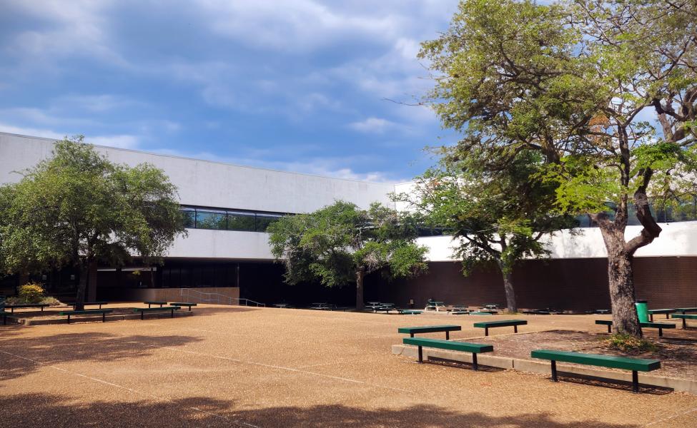 2023 Longview High campus courtyard